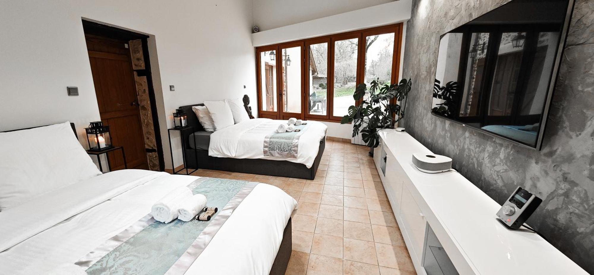 Villa Tagibao Avec Piscine Chauffee Et Spa Lesterps Exterior photo