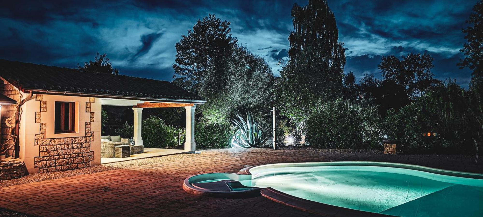 Villa Tagibao Avec Piscine Chauffee Et Spa Lesterps Exterior photo