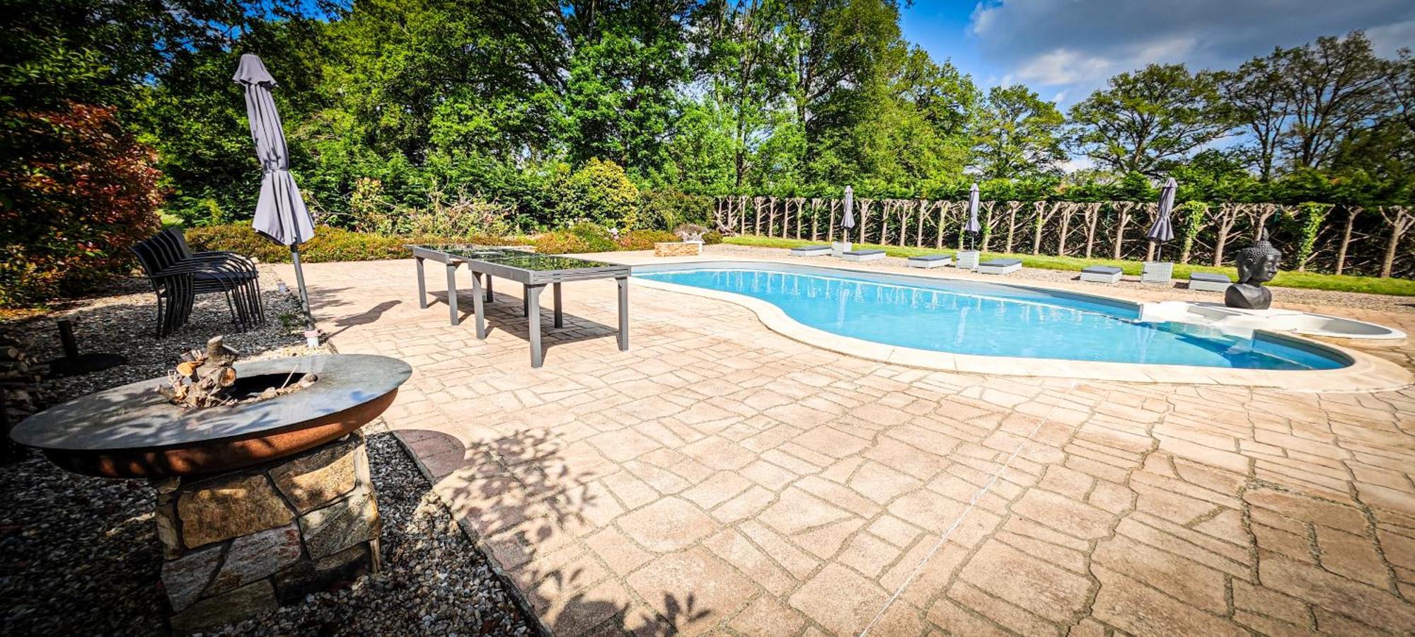Villa Tagibao Avec Piscine Chauffee Et Spa Lesterps Exterior photo
